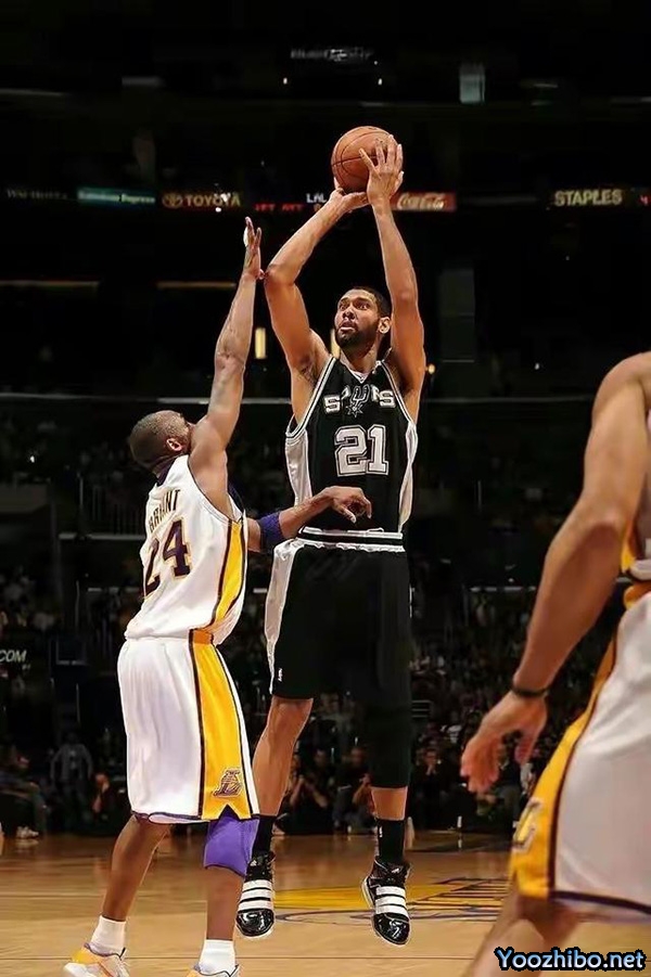 蒂姆-邓肯：NBA75大巨星榜单上的<a href=/gaoqinglanqiu/spurs/ target=_blank class=infotextkey>马刺</a>传奇